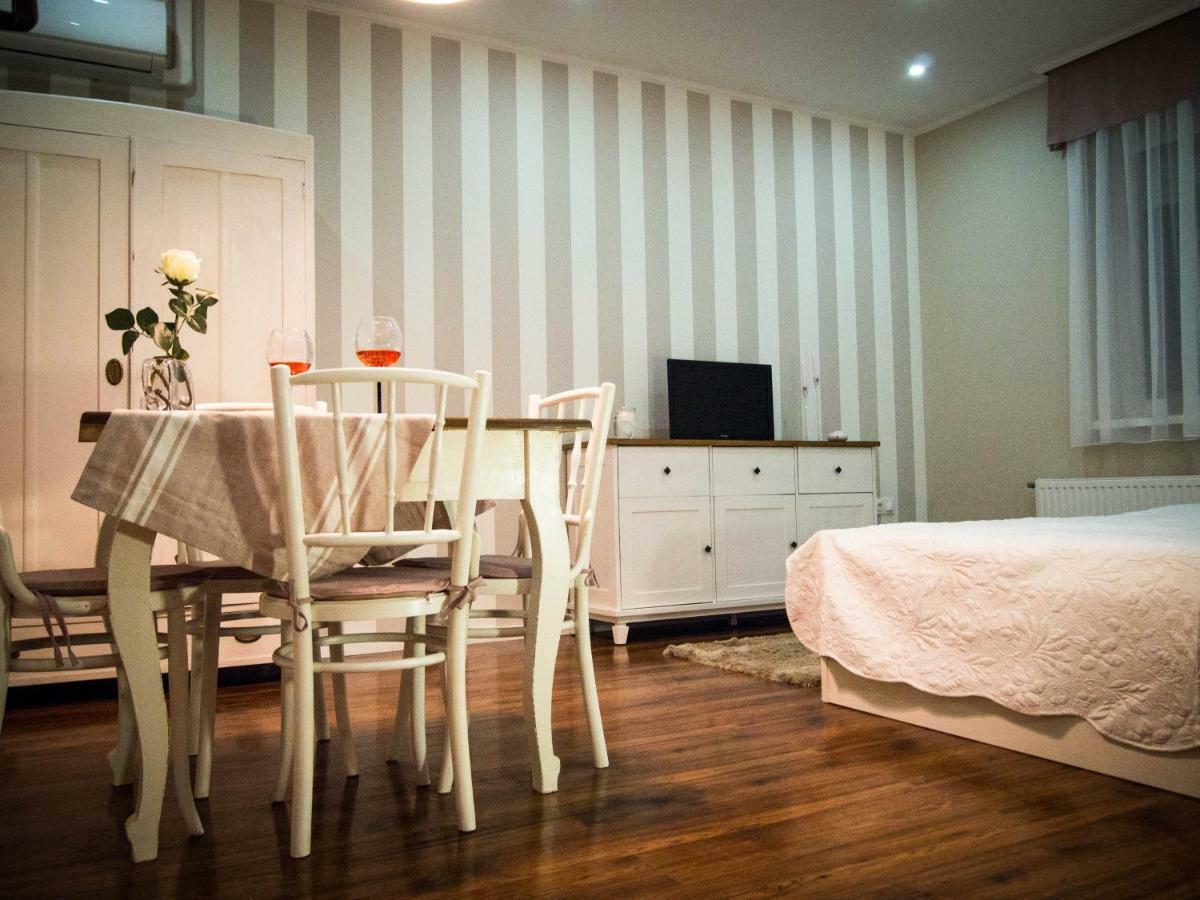 Feliz Apartman Gyula Exterior photo