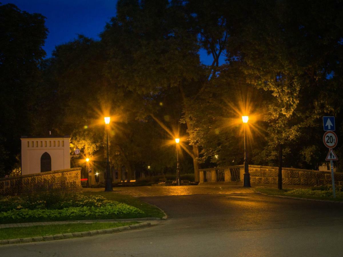 Feliz Apartman Gyula Exterior photo