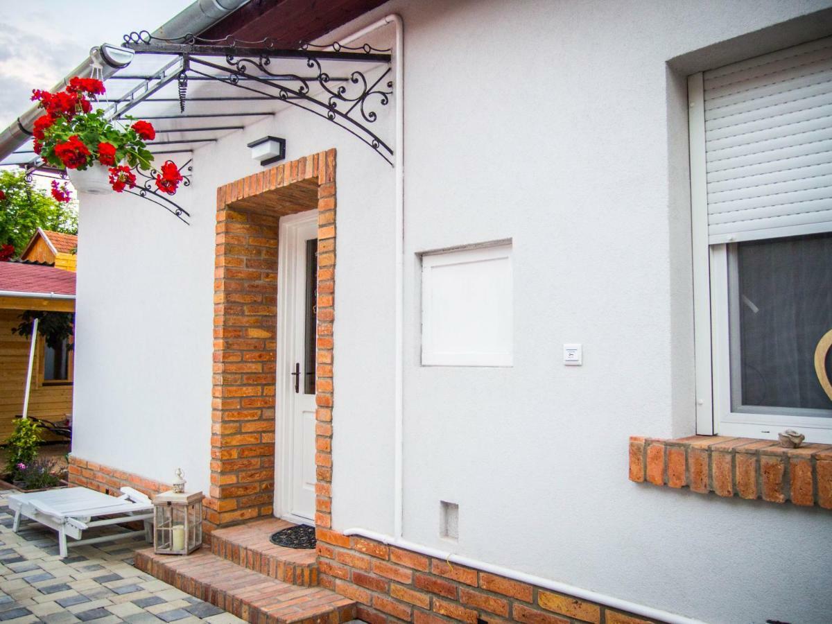 Feliz Apartman Gyula Exterior photo